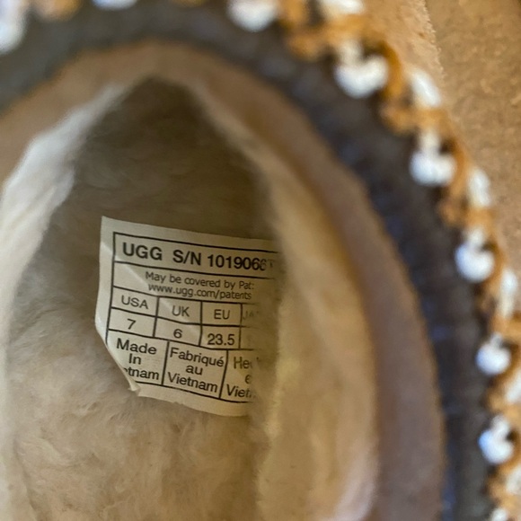 UGG Kids boots (size 7) - Picture 2 of 9